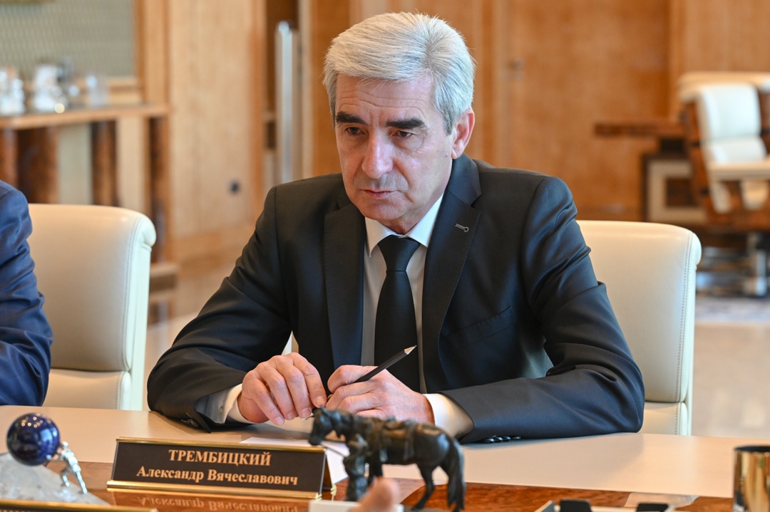 В рамках рабочей поездки в Казань Руководитель Федеральной службы по экологическому, технологическому и атомному надзору Александр Трембицкий встретился с…