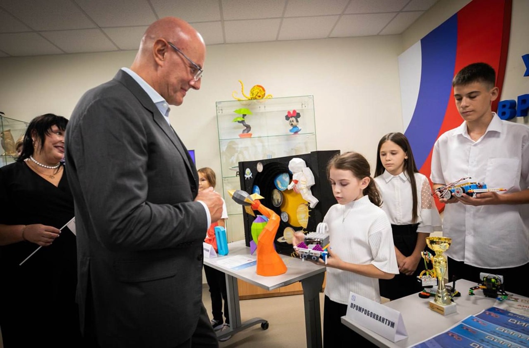 Дмитрий Чернышенко и Сергей Кравцов поздравили педагогов дополнительного образования с профессиональным праздником.