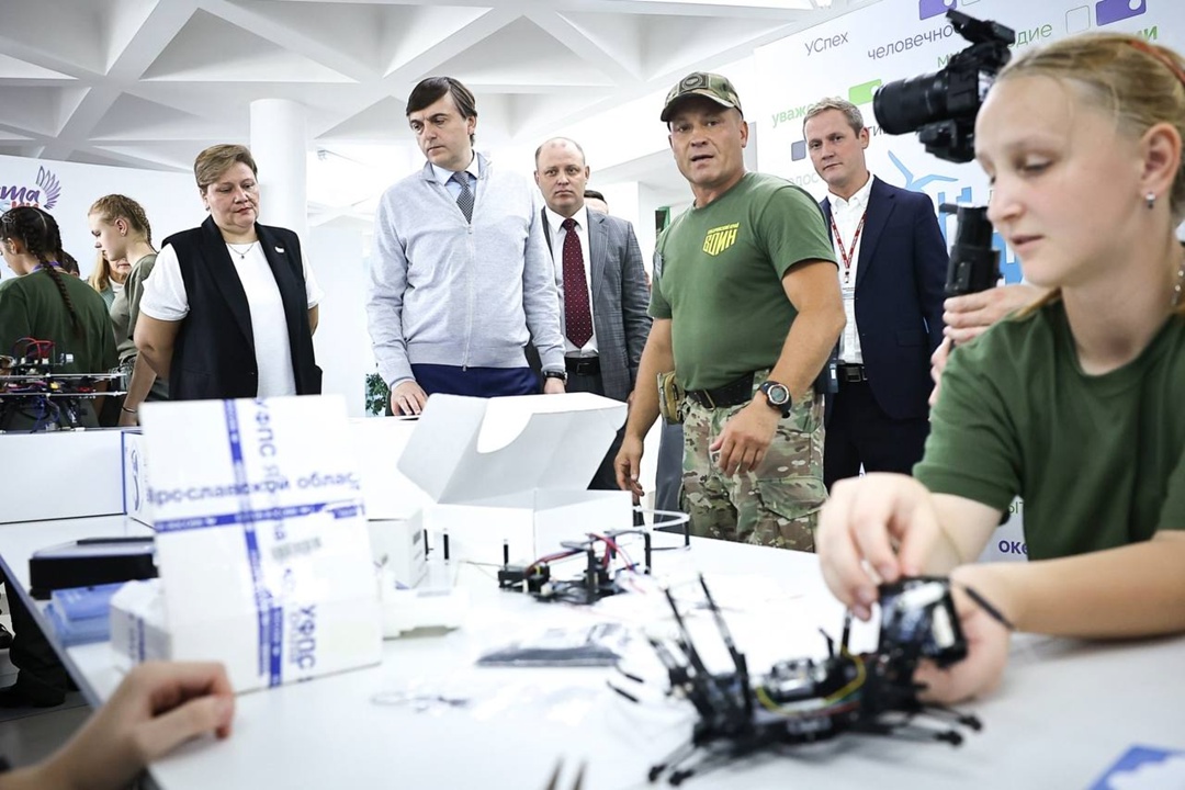 Дмитрий Чернышенко и Сергей Кравцов поздравили педагогов дополнительного образования с профессиональным праздником.