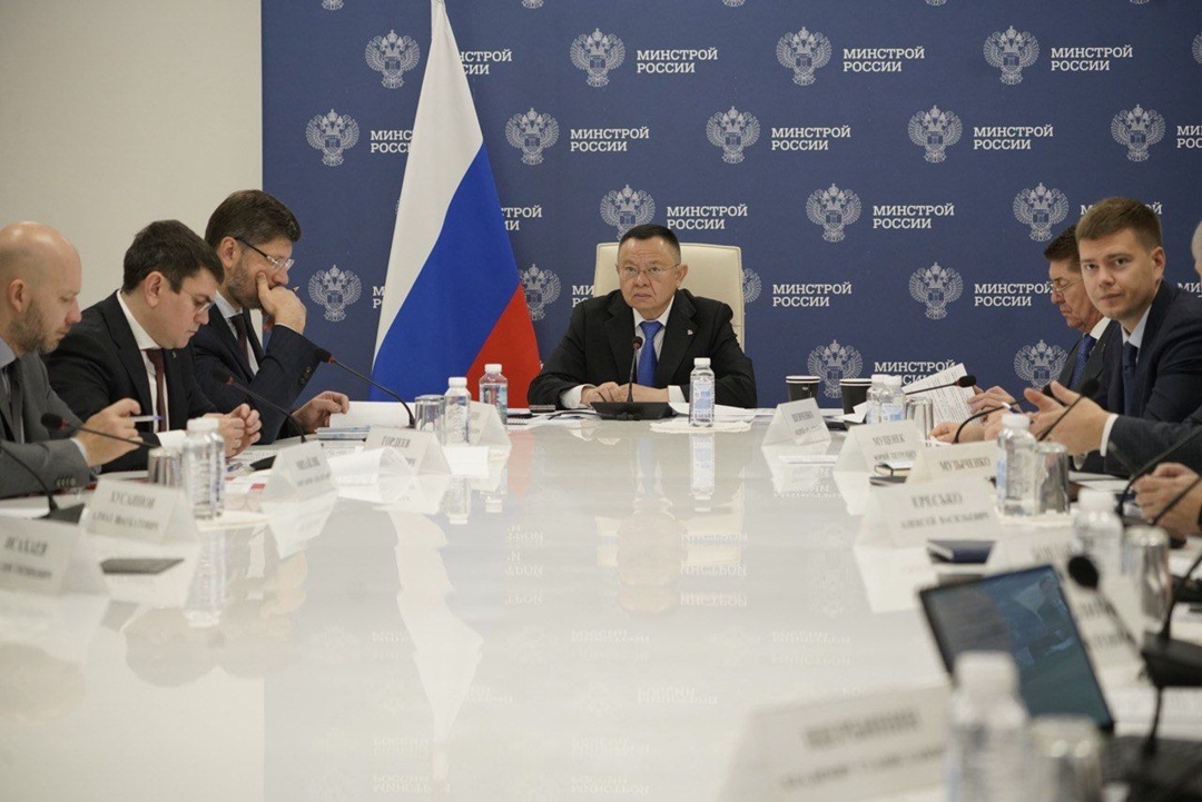 Глава Минстроя России Ирек Файзуллин провел еженедельное совместное совещание с регионами и главными распорядителями бюджетных средств (ГРБС)