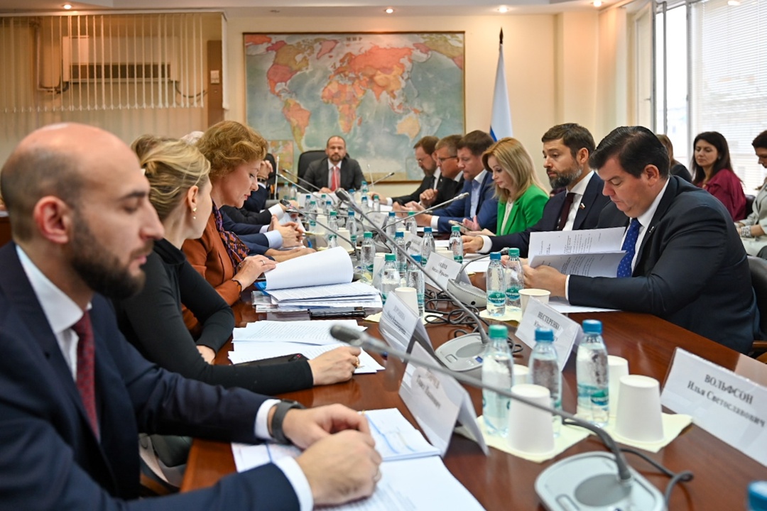 Министр строительства и ЖКХ РФ Ирек Файзуллин на заседании комитета Госдумы по строительству и ЖКХ представил ключевые подходы и параметры проекта бюджета на…