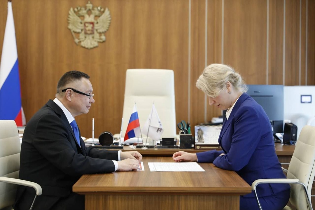 В Минстрое России состоялась рабочая встреча Министра Ирека Файзуллина с аудитором Счетной палаты Натальей Труновой