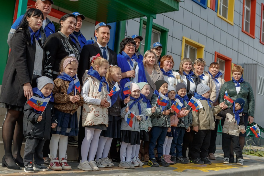 В 25 регионах России к сетям газоснабжения сегодня подключены целые поселки и деревни, социальные учреждения и предприятия.