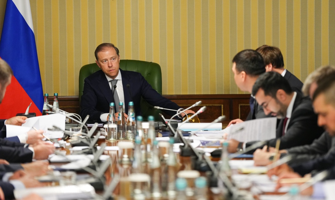 Денис Мантуров провел совещание по развитию отрасли редкоземельных металлов.