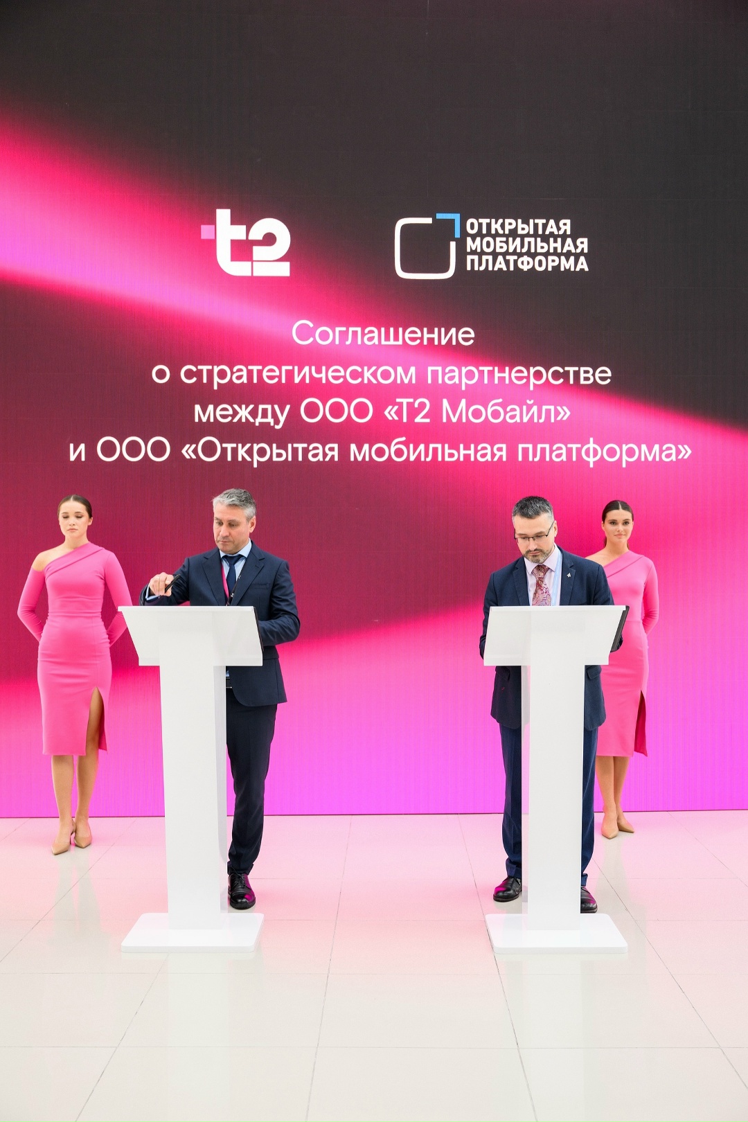 T2, YADRO и Открытая мобильная платформа договорились о поставках планшетов KVADRA_T под управлением ОС Аврора