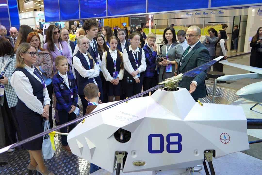 Ученики и преподаватели «Газпром школы Свободный» посетили экспозицию Петербургского международного газового форума