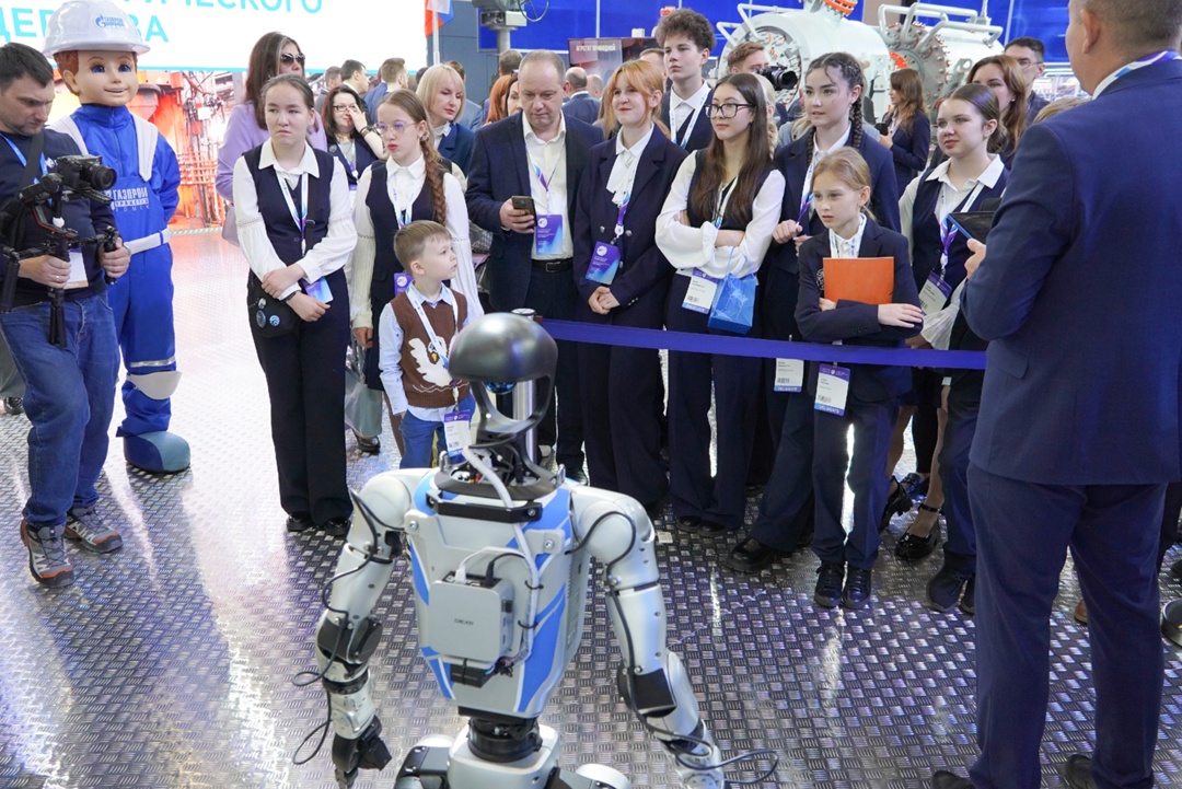 Ученики и преподаватели «Газпром школы Свободный» посетили экспозицию Петербургского международного газового форума