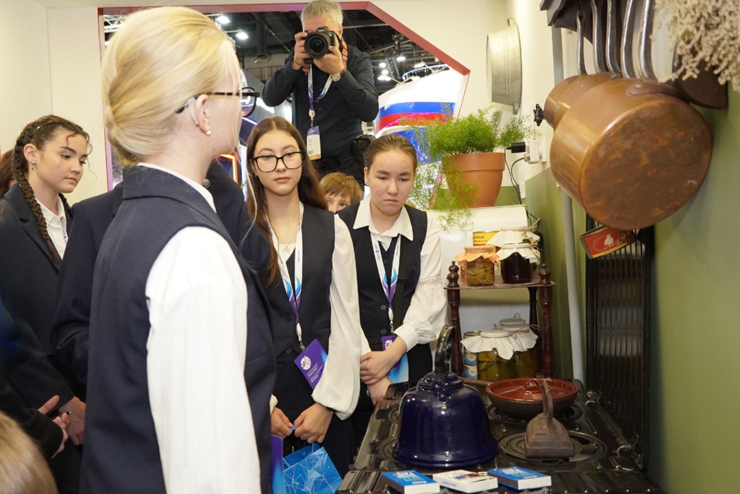Ученики и преподаватели «Газпром школы Свободный» посетили экспозицию Петербургского международного газового форума