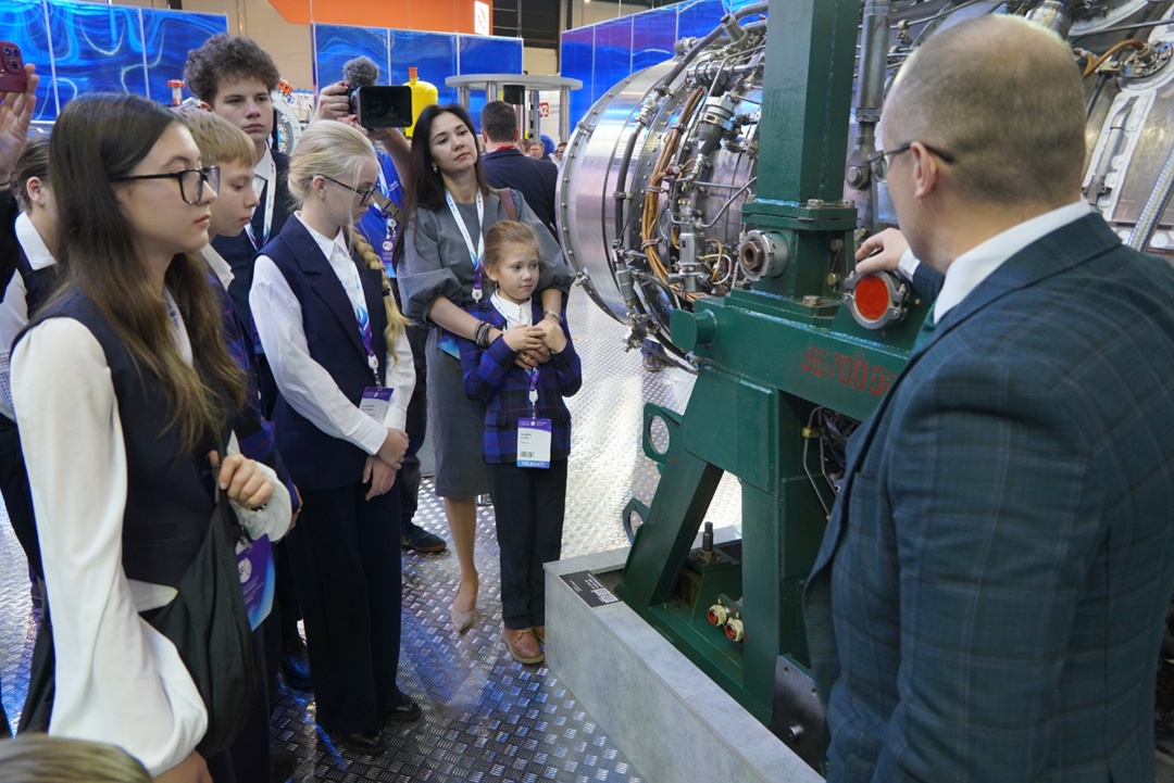 Ученики и преподаватели «Газпром школы Свободный» посетили экспозицию Петербургского международного газового форума