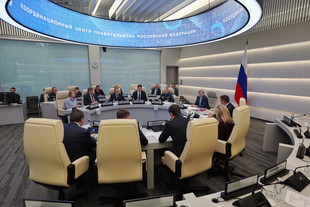 Виталий Савельев провел заседание правкомиссии для координации работ по ликвидации последствий ЧС, вызванной крушением танкеров в Керченском проливе.