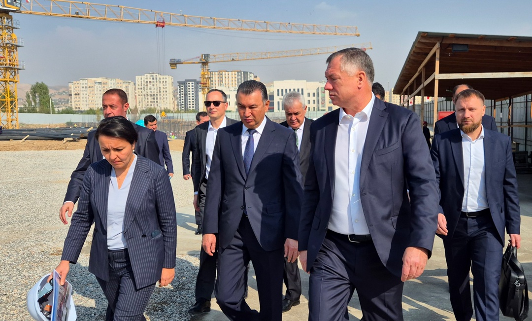 Марат Хуснуллин в Душанбе осмотрел площадки, где идет строительство центра для одаренных детей и нового здания Государственного русского драматического театра…
