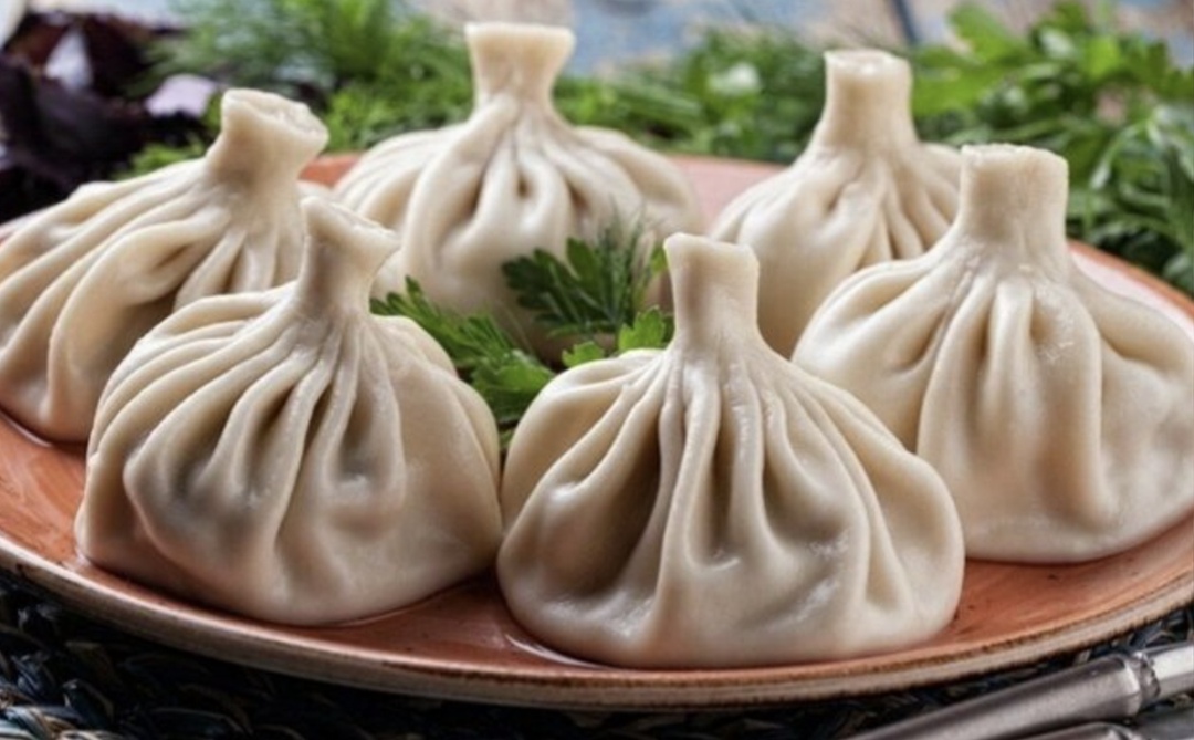 Хинкали стали единственным растущим сегментом в категории «пельмени»: с июля прошлого года по июль 2025-го замороженных хинкали выросли на 10,7% в натуральном…