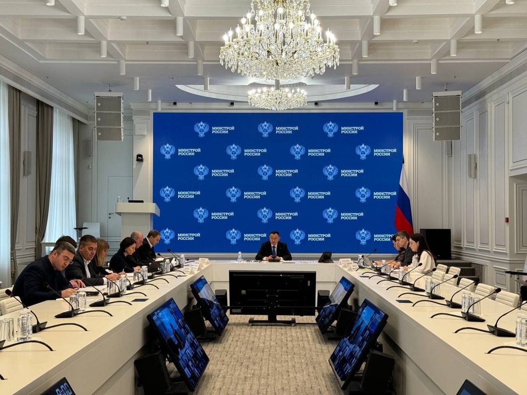 Глава Минстроя России Ирек Файзуллин провел совещание с регионами ДФО и Арктической зоны по вопросу реализации федерального проекта «Модернизация коммунальной…