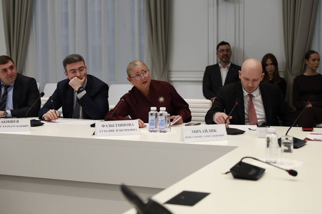 Молодёжный совет Минстроя России провёл дебаты, объединившие представителей подведомственных организаций и профильных образовательных учреждений