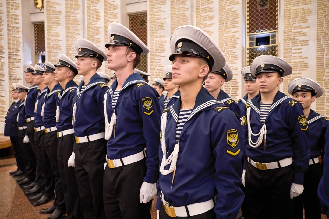 Гюйсы на плечах новых курсантов РУТ