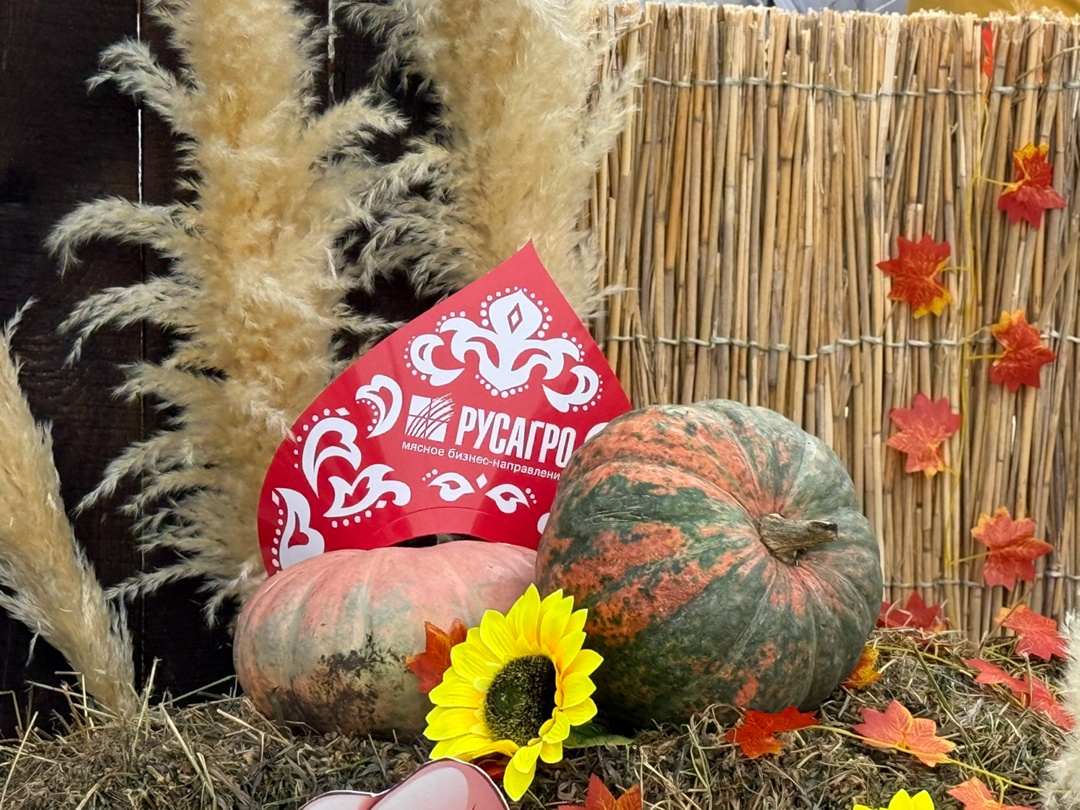 Аромат шашлыка собственного бренда Мясного бизнес-направления «Слово Мясника» слышится из разных уголков площадки