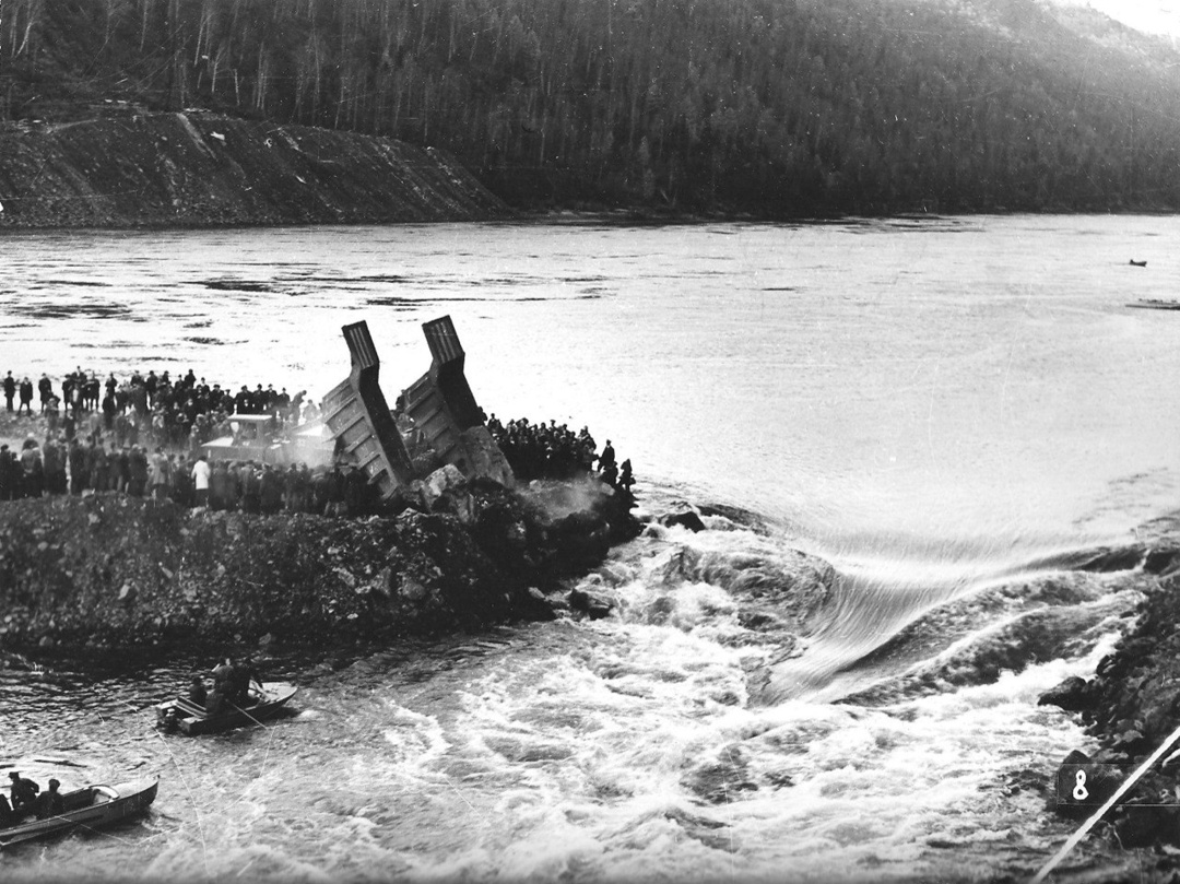 50 лет назад в этот день всего за несколько часов был перекрыт Енисей для строительства Саяно-Шушенской ГЭС