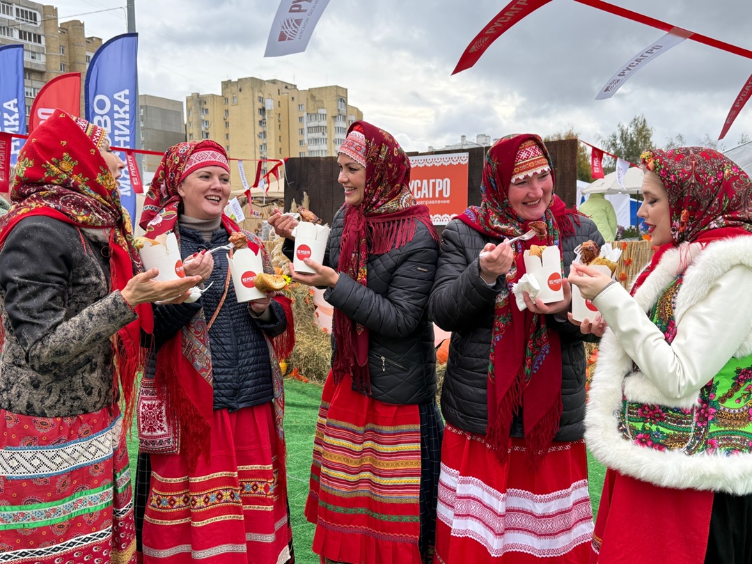 Второй день Большой осенней ярмарки - еще один шанс встретиться с Мясным бизнесом «Русагро» и попробовать вкуснейший шашлык «Слово Мясника».