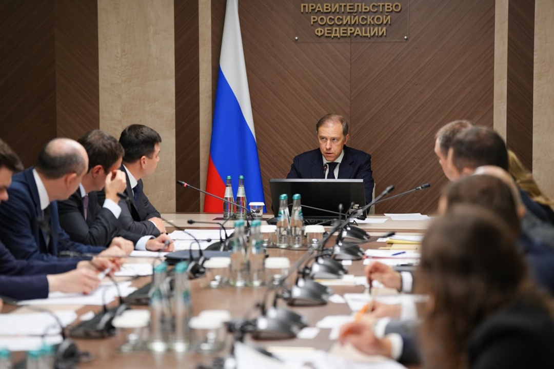 Денис Мантуров провел совещание по нацпроекту «Новые материалы и химия».