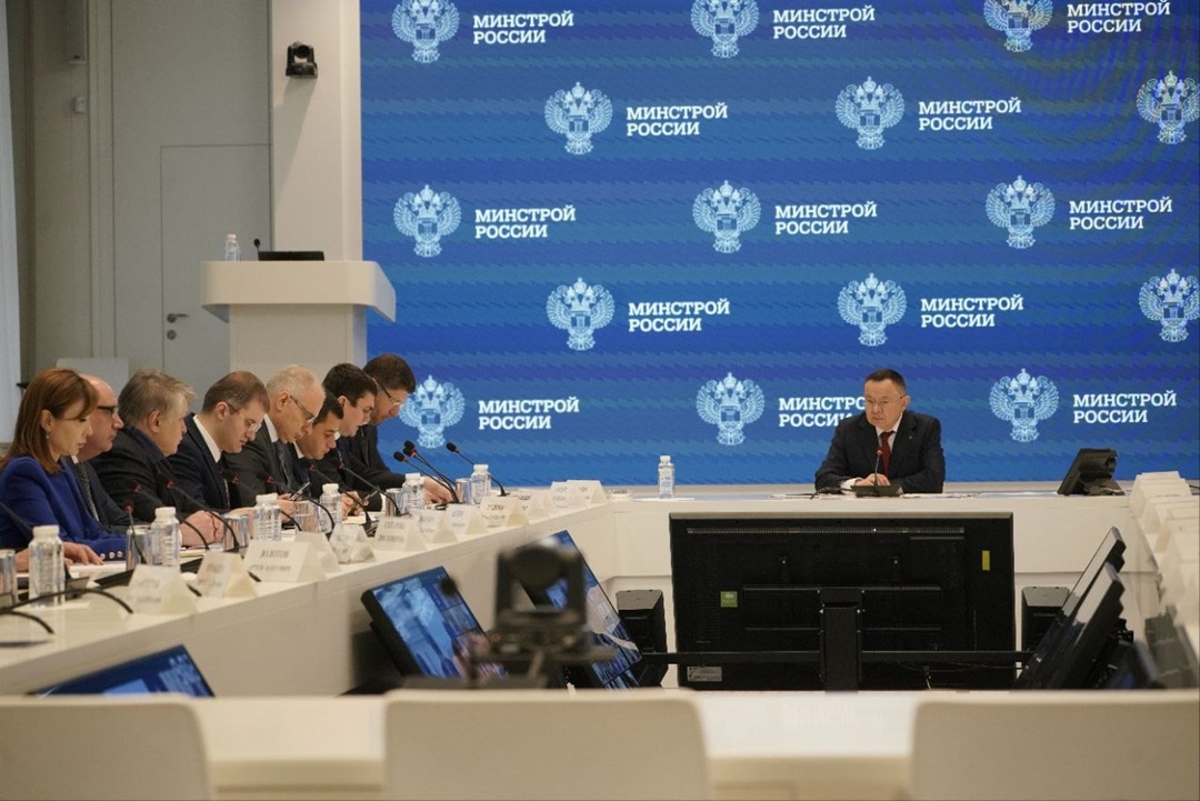 В Минстрое России прошло еженедельное оперативное совещание под председательством Министра строительства и ЖКХ РФ Ирека Файзуллина
