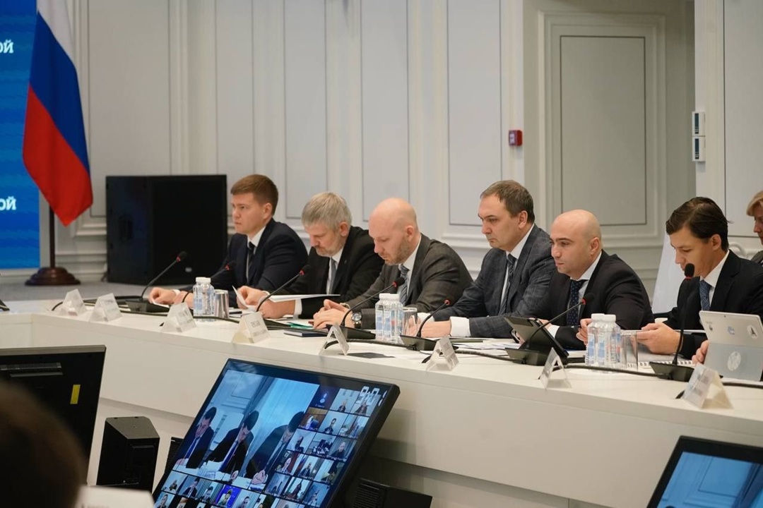 В Минстрое России прошло еженедельное оперативное совещание под председательством Министра строительства и ЖКХ РФ Ирека Файзуллина