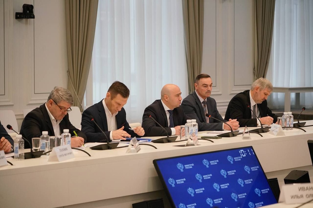 Глава Минстроя России Ирек Файзуллин провел рабочее совещание по вопросу капремонта здания Президиума Российской академии наук