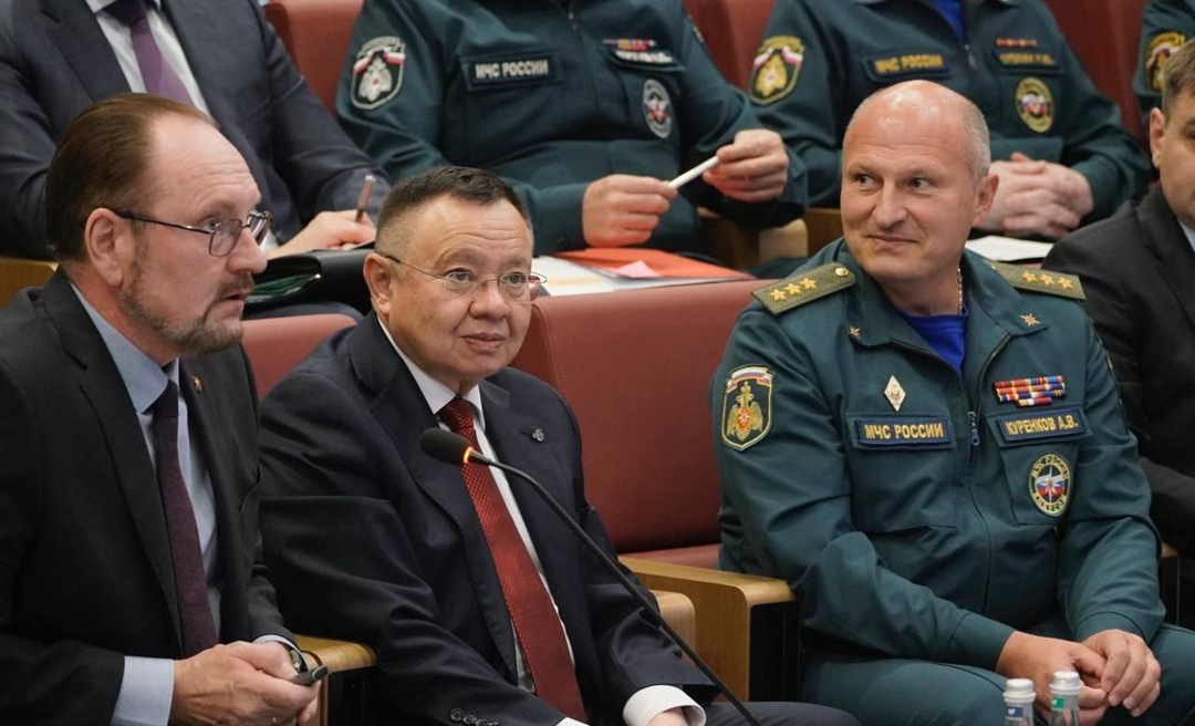 Министр строительства и ЖКХ РФ Ирек Файзуллин и Министр по делам гражданской обороны, чрезвычайным ситуациям и ликвидации последствий стихийных бедствий…