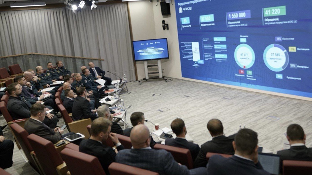 Министр строительства и ЖКХ РФ Ирек Файзуллин и Министр по делам гражданской обороны, чрезвычайным ситуациям и ликвидации последствий стихийных бедствий…