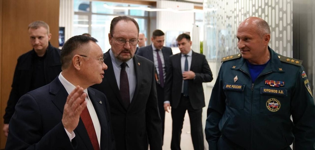 Министр строительства и ЖКХ РФ Ирек Файзуллин и Министр по делам гражданской обороны, чрезвычайным ситуациям и ликвидации последствий стихийных бедствий…