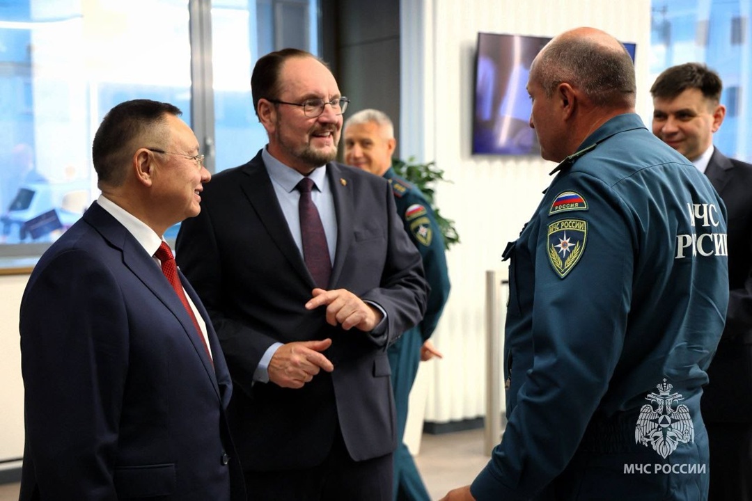 Министр строительства и ЖКХ РФ Ирек Файзуллин и Министр по делам гражданской обороны, чрезвычайным ситуациям и ликвидации последствий стихийных бедствий…
