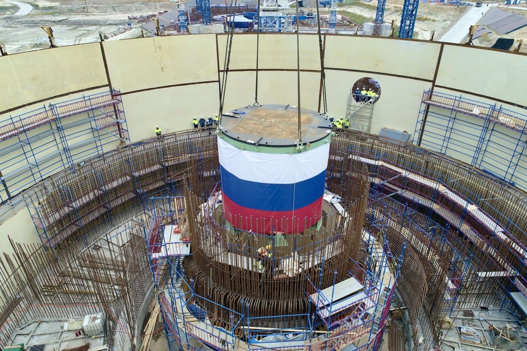 Корпус устройства локализации расплава, или «ловушки расплава», установлен в проектное положение в здании реактора строящегося энергоблока № 3 Ленинградской…