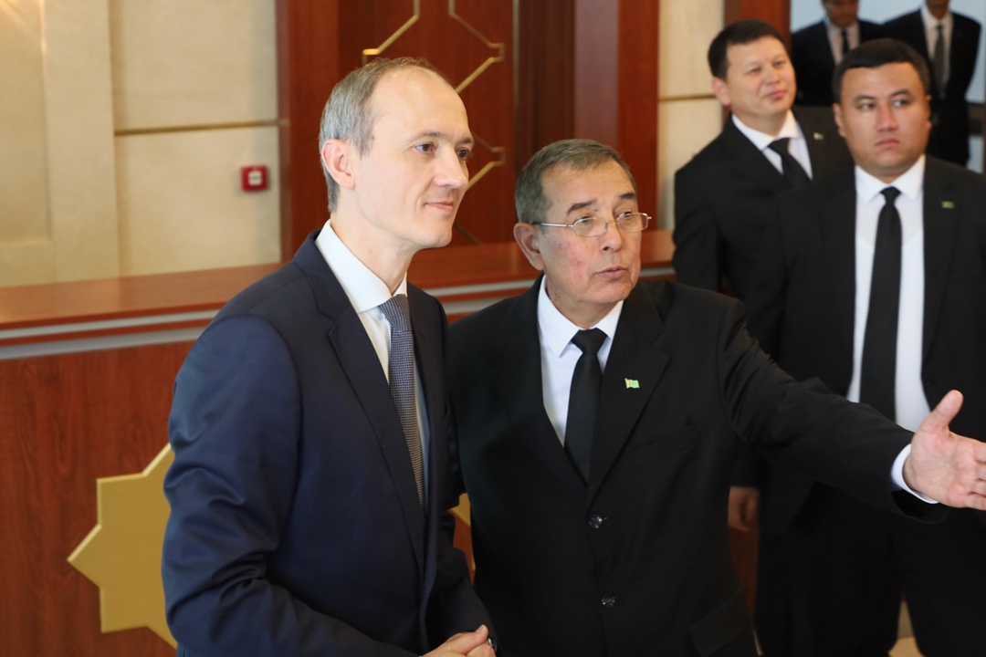 Цифровизация без границ. Вице-премьер Дмитрий Григоренко посетил Институт телекоммуникаций и информатики в рамках визита в Туркменистан