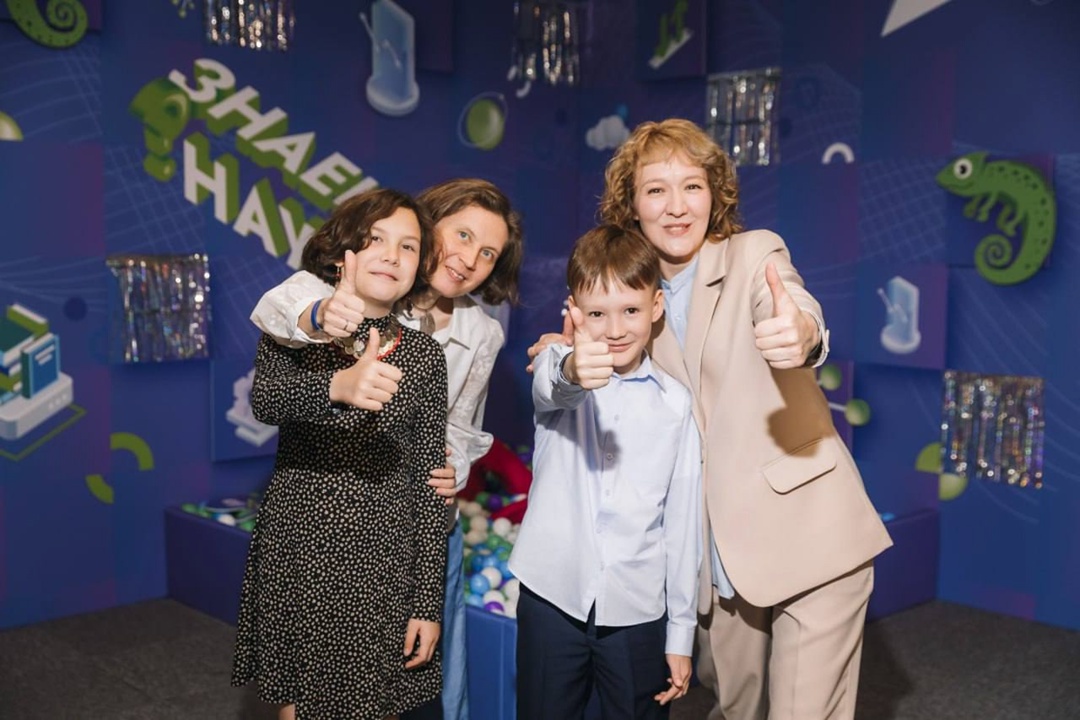 Дмитрий Чернышенко: За 4 сезона конкурса научно-популярного видео «Знаешь?Научи!» школьники прислали более 10 тыс. видеороликов.