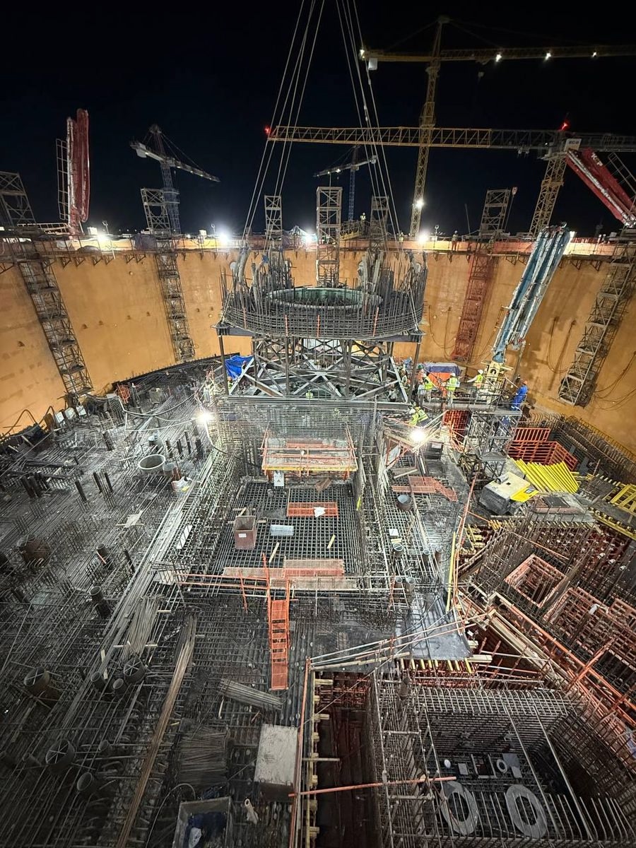 На первом энергоблоке АЭС «Эль-Дабаа» в Египте установлена упорная ферма — ключевой элемент шахты реактора.