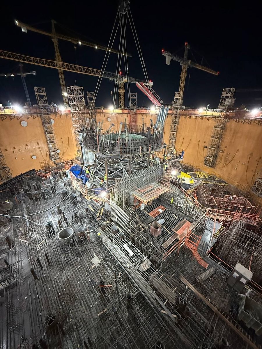 На первом энергоблоке АЭС «Эль-Дабаа» в Египте установлена упорная ферма — ключевой элемент шахты реактора.