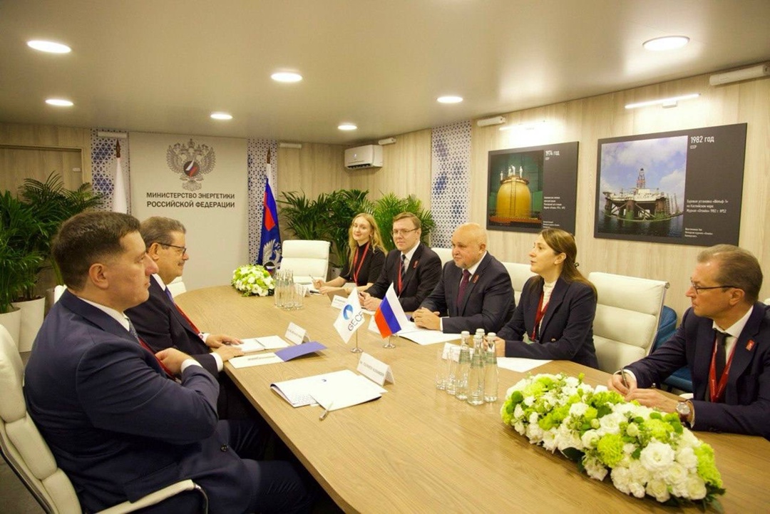Сергей Цивилев провел рабочую встречу с Генеральным секретарем ФСЭГ Мохаммедом Хамелем «на полях» РЭН-2025