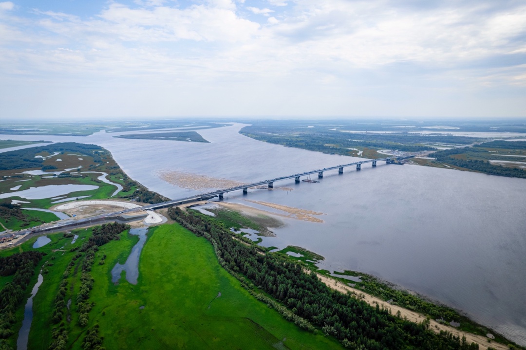 В преддверии Дня дорожника открыли сразу три крупных объекта — в Татарстане, Карелии и ХМАО-Югре