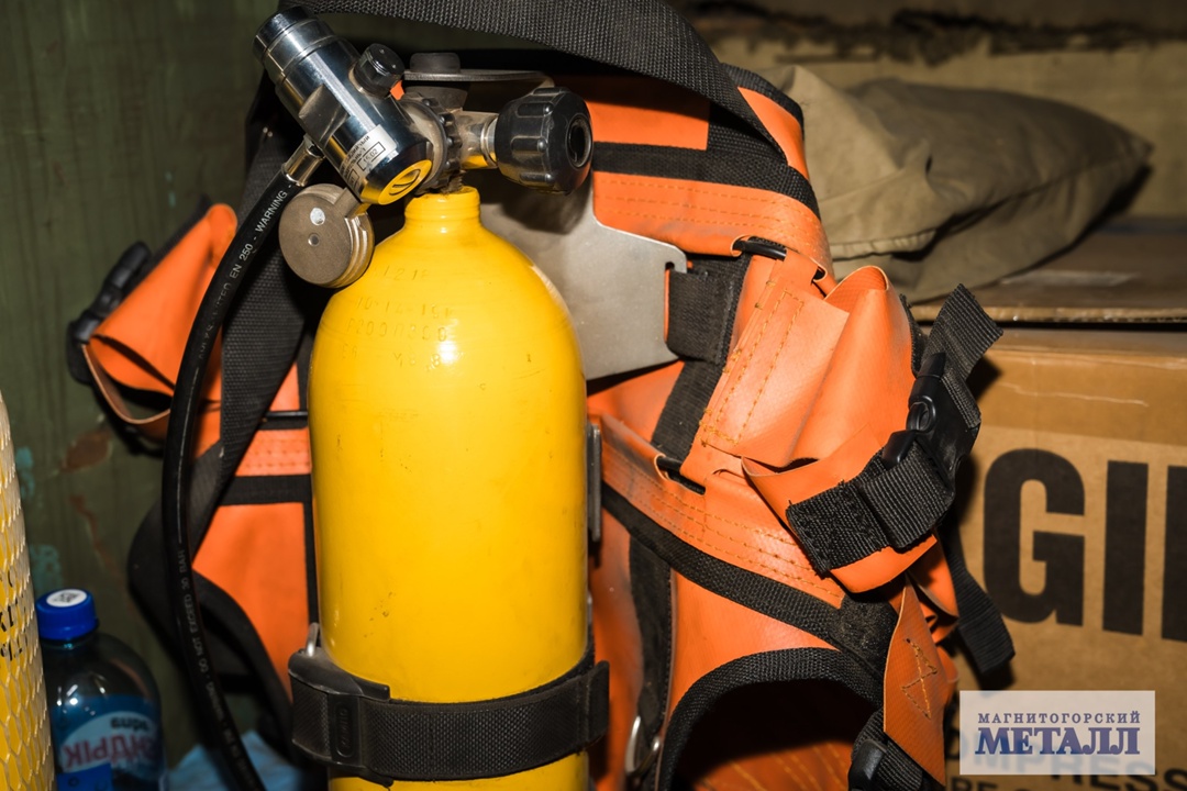 Металлурги работают не только у доменных печей.
На комбинате есть и те, чья работа скрыта под водой.