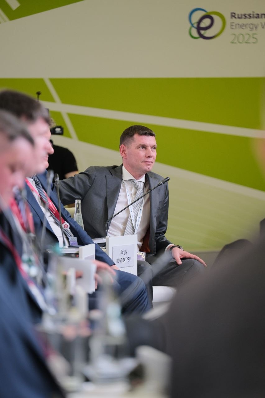 На сессии под названием «Новые отечественные машиностроительные технологии на благо развития электроэнергетики Российской Федерации» одним из спикеров выступил…