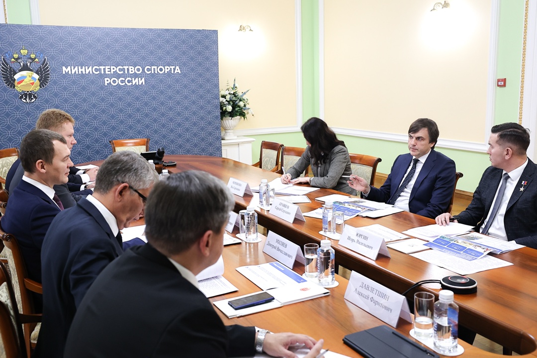 Новые дисциплины на уроках физкультуры и единую школьную лигу обсудили министры спорта и просвещения.