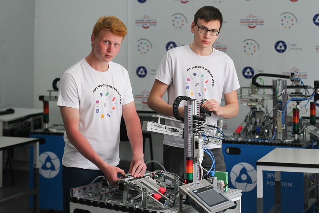 Дмитрий Чернышенко: Программа «Профессионалитет» уже объединила 1,5 тыс. образовательных организаций и 2,5 тыс. компаний-работодателей.