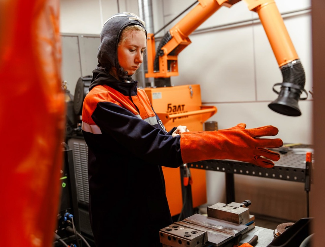 Дмитрий Чернышенко: Программа «Профессионалитет» уже объединила 1,5 тыс. образовательных организаций и 2,5 тыс. компаний-работодателей.