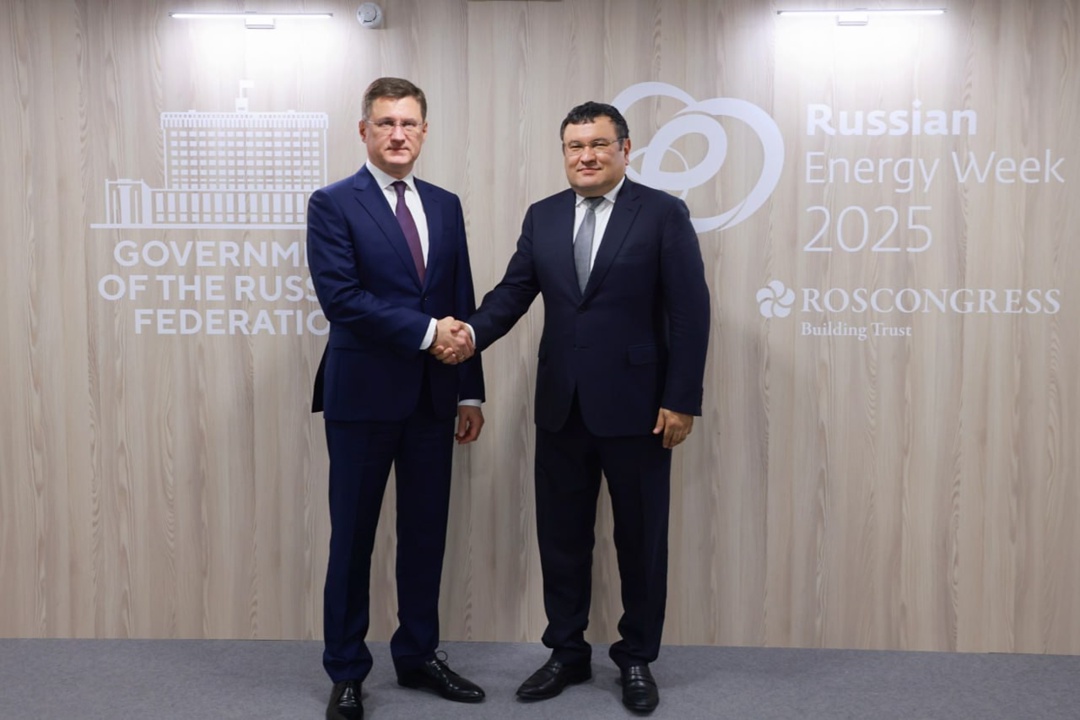 Александр Новак на полях РЭН-2025 провел рабочие встречи с партнерами из Узбекистана и Таджикистана.