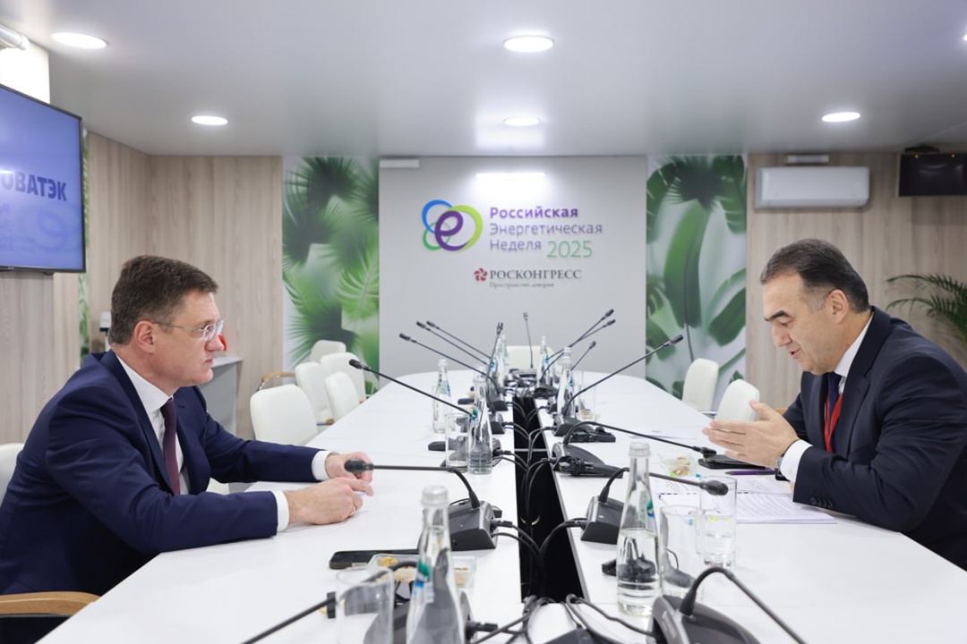 Александр Новак на полях РЭН-2025 провел рабочие встречи с партнерами из Узбекистана и Таджикистана.