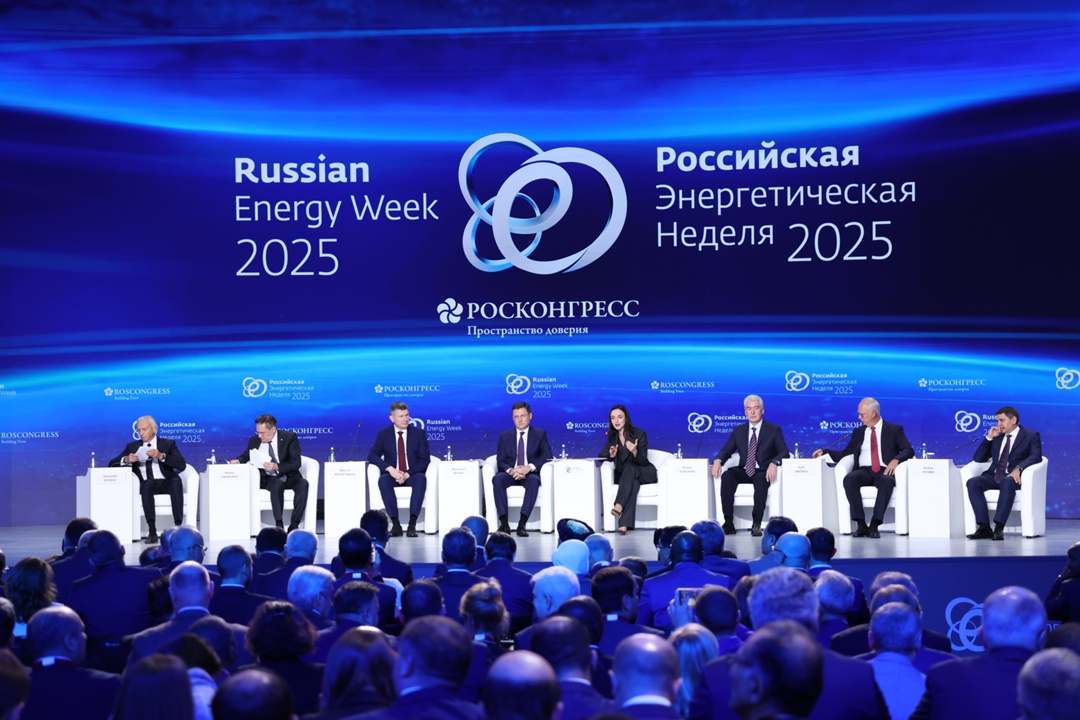 Александр Новак выступил на пленарной сессии «Создавая энергетику будущего» в рамках Российской энергетической недели.
