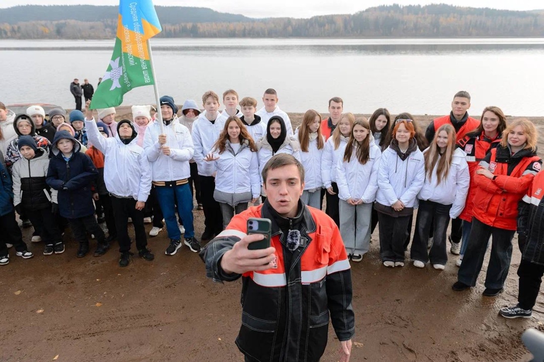 Вернуть изобилие стерляди мальков ценной промысловой рыбы выпустили нефтяники Пемского НПЗ ЛУКОЙЛа совместно со школьниками посёлка Уральский (Пермский край).