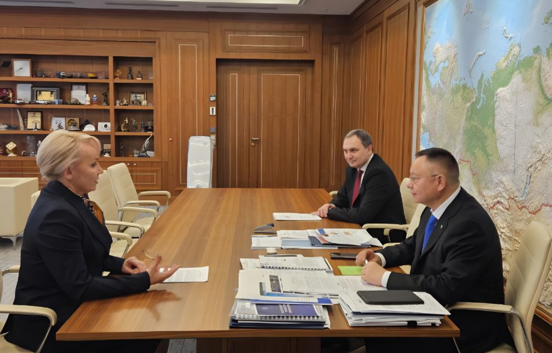 Глава Минстроя России провел рабочую встречу с губернатором Еврейской автономной области Марией Костюк