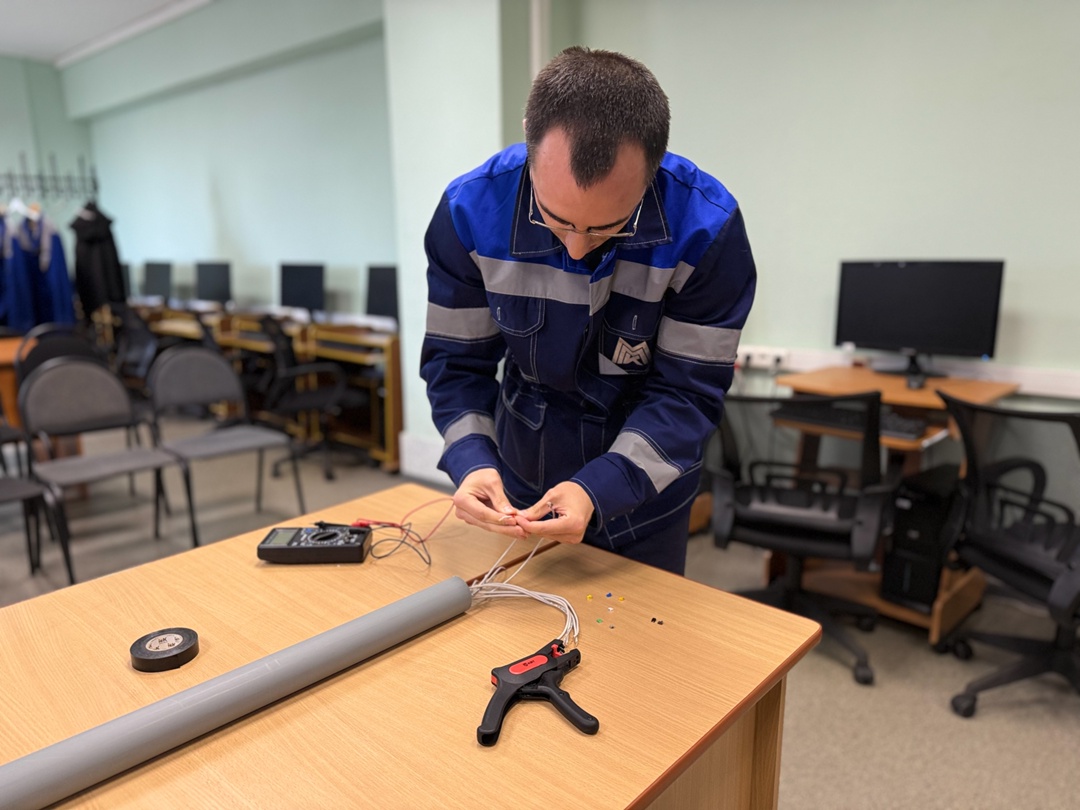 Лучший электромонтер по ремонту и обслуживанию электрооборудования