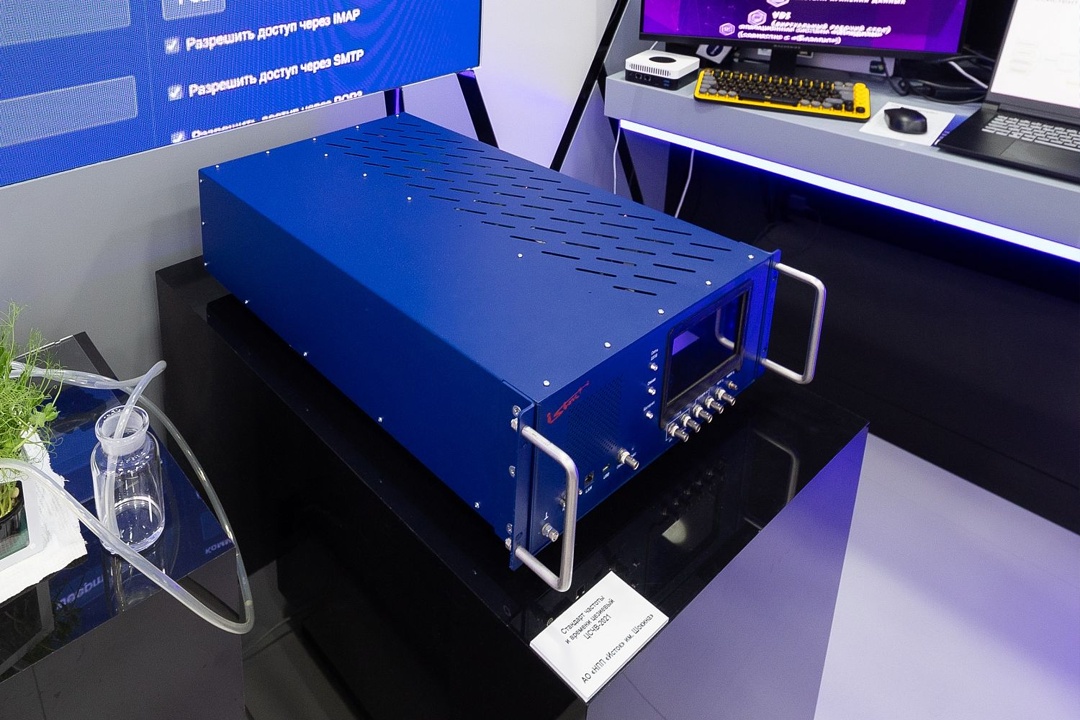 Ростех показал в Дубае первый отечественный цезиевый стандарт частоты и времени