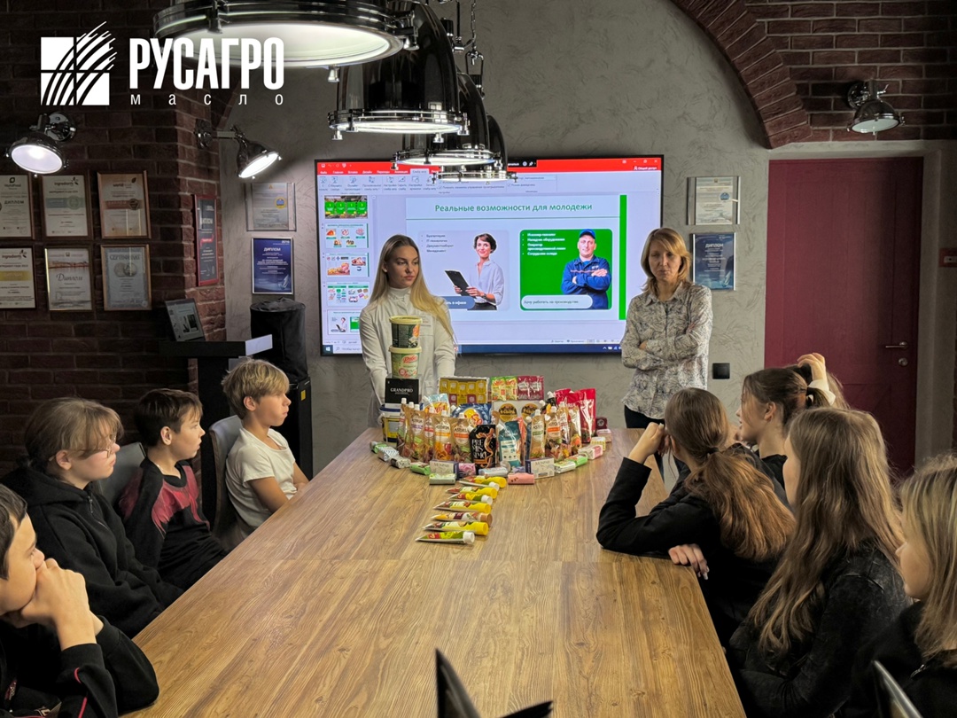 Сегодня производственные площадки «Русагро Масло» в Нижнем Новгороде и Саратове вновь открыли свои двери для школьников.